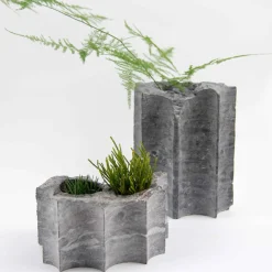 Pietre Trovanti Variazioni Vaseholder Gray><noscript><img width=