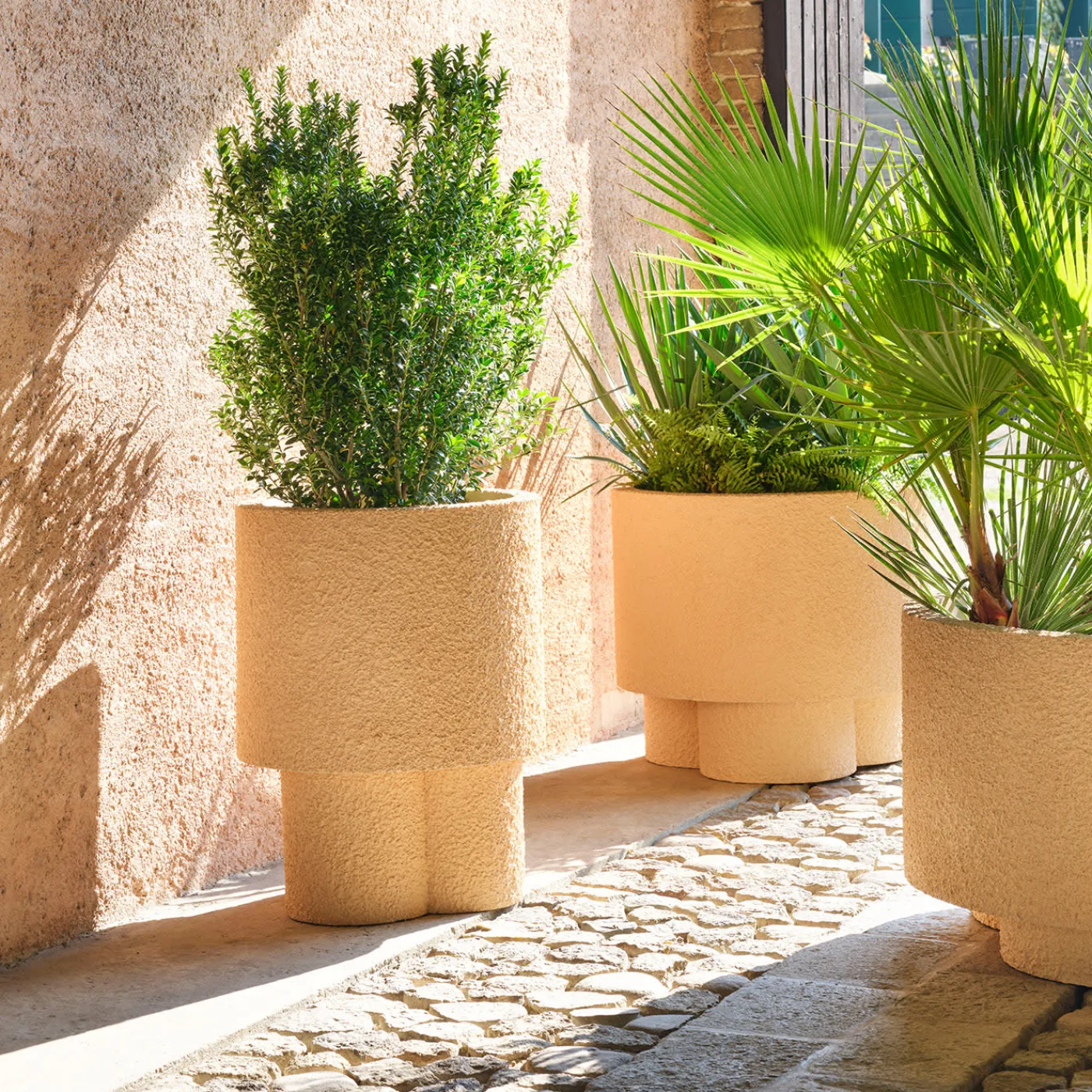 Cimento Vaso Erasmo #2 di Patricia Urquiola> Cachepot E Portavasi