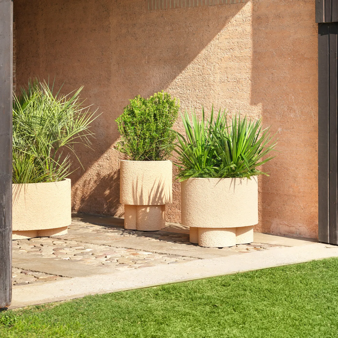 Cimento Vaso Erasmo #2 di Patricia Urquiola> Cachepot E Portavasi