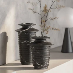 MMairo Vaso grande Capua in marquina nera di Ivan Colominas><noscript><img width=