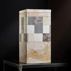 Tao_H Vaso in marmo bianco e giallo Square B con coperchio di Luciano Setten><noscript><img width=