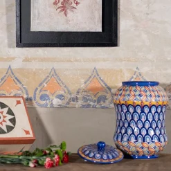 Sbigoli Terrecotte Firenze Vaso Pavone Flores con coperchio di Lorenza Adami><noscript><img width=