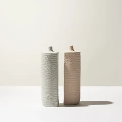 Ceramica Gatti 1928 Vaso piatto bianco floreale Battuti di Andrea Anastasio> Bottiglie Decorative