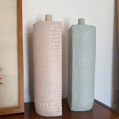 Ceramica Gatti 1928 Vaso piatto bianco floreale Battuti di Andrea Anastasio><noscript><img width=