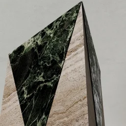 Carcino Design Vaso Polimelus Verde Alpi e Travertino><noscript><img width=