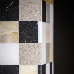 Tao_H Vaso quadrato in marmo giallo e bianco con coperchio di Luciano Setten> Vasi Con Coperchio