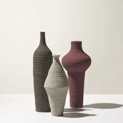 Ceramica Gatti 1928 Vaso romboidale grigio chiaro Battuti di Andrea Anastasio><noscript><img width=