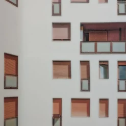 Grand Tour by Vito Nesta Videopoche rettangolare in porcellana La Finestra Sul Cortile #1><noscript><img width=